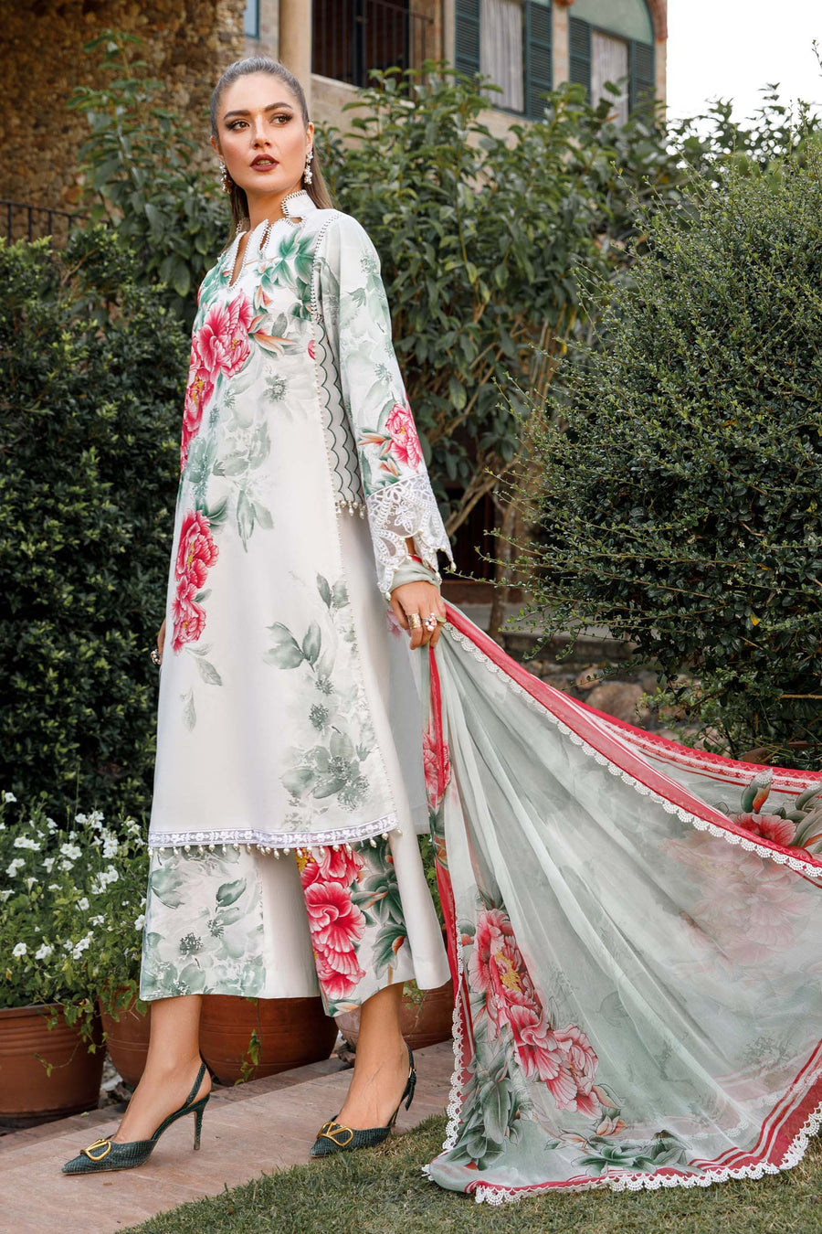 M Print Stemmed Article's Lawn Stuff 3 Piece Digital Printed With Lawn Silk Duppata Extra Patch's MB31